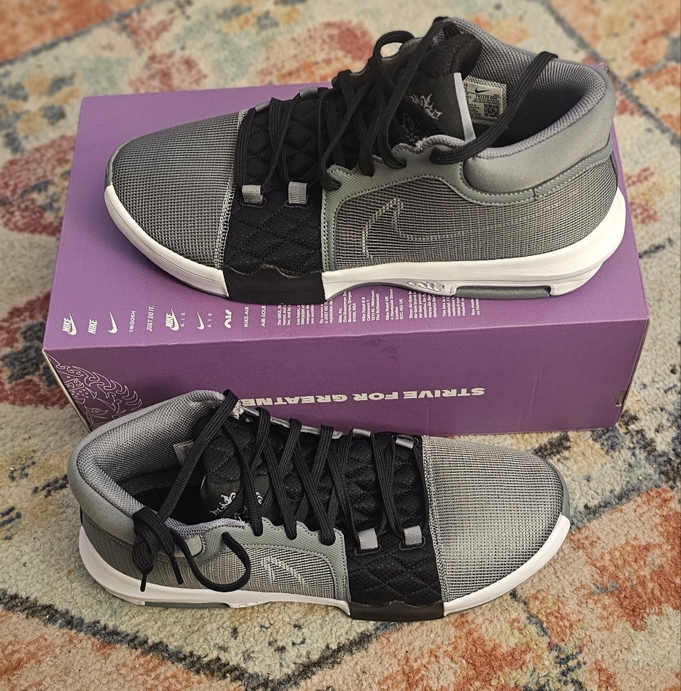 New Nike Lebron Witness 8 Men Ball Size 12. Top